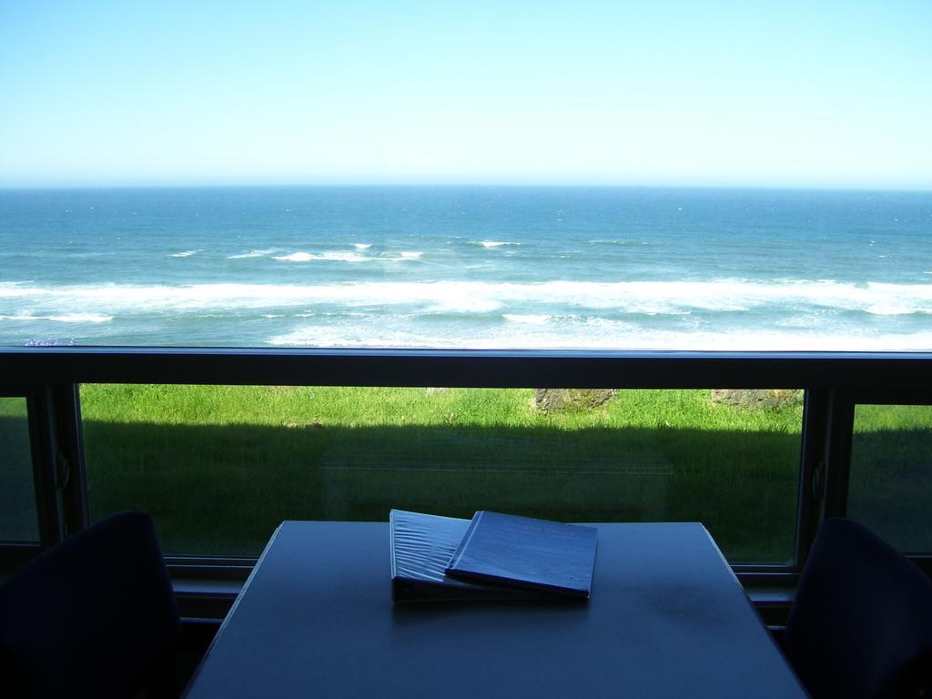 Sea Horse Ocean Front Lodging Lincoln City Rom bilde